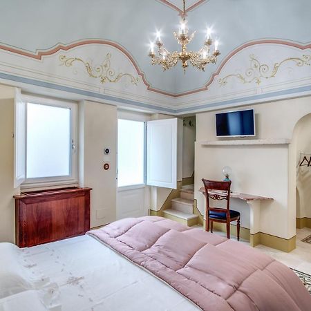 לינה וארוחת בוקר אוסטוני Palazzo Stunis - Dimora Di Charme מראה חיצוני תמונה