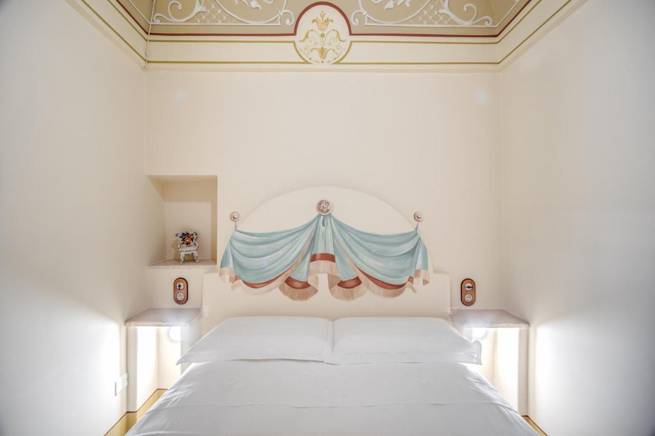 לינה וארוחת בוקר אוסטוני Palazzo Stunis - Dimora Di Charme מראה חיצוני תמונה