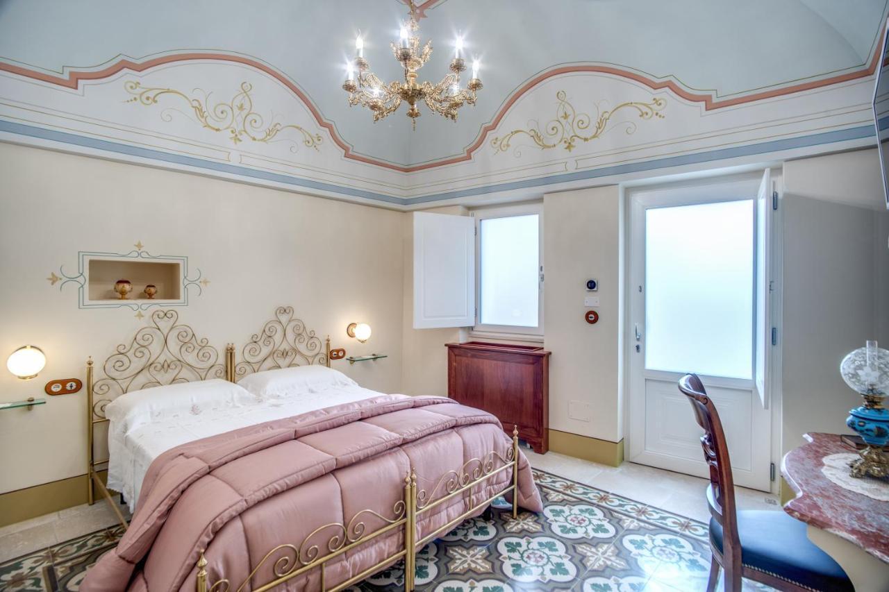 לינה וארוחת בוקר אוסטוני Palazzo Stunis - Dimora Di Charme מראה חיצוני תמונה