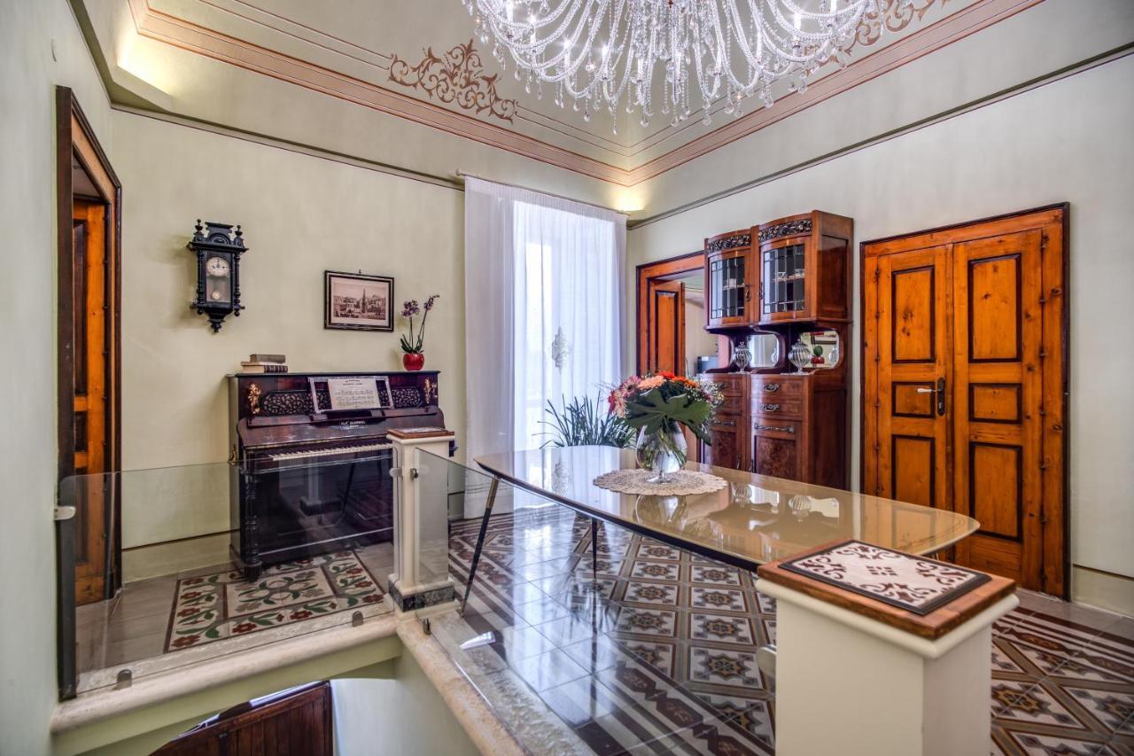 לינה וארוחת בוקר אוסטוני Palazzo Stunis - Dimora Di Charme מראה חיצוני תמונה