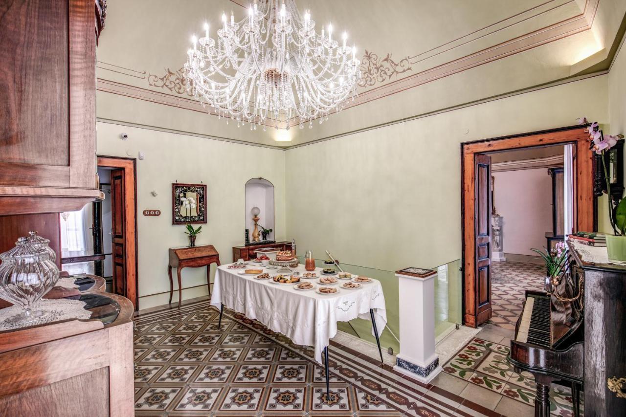 לינה וארוחת בוקר אוסטוני Palazzo Stunis - Dimora Di Charme מראה חיצוני תמונה