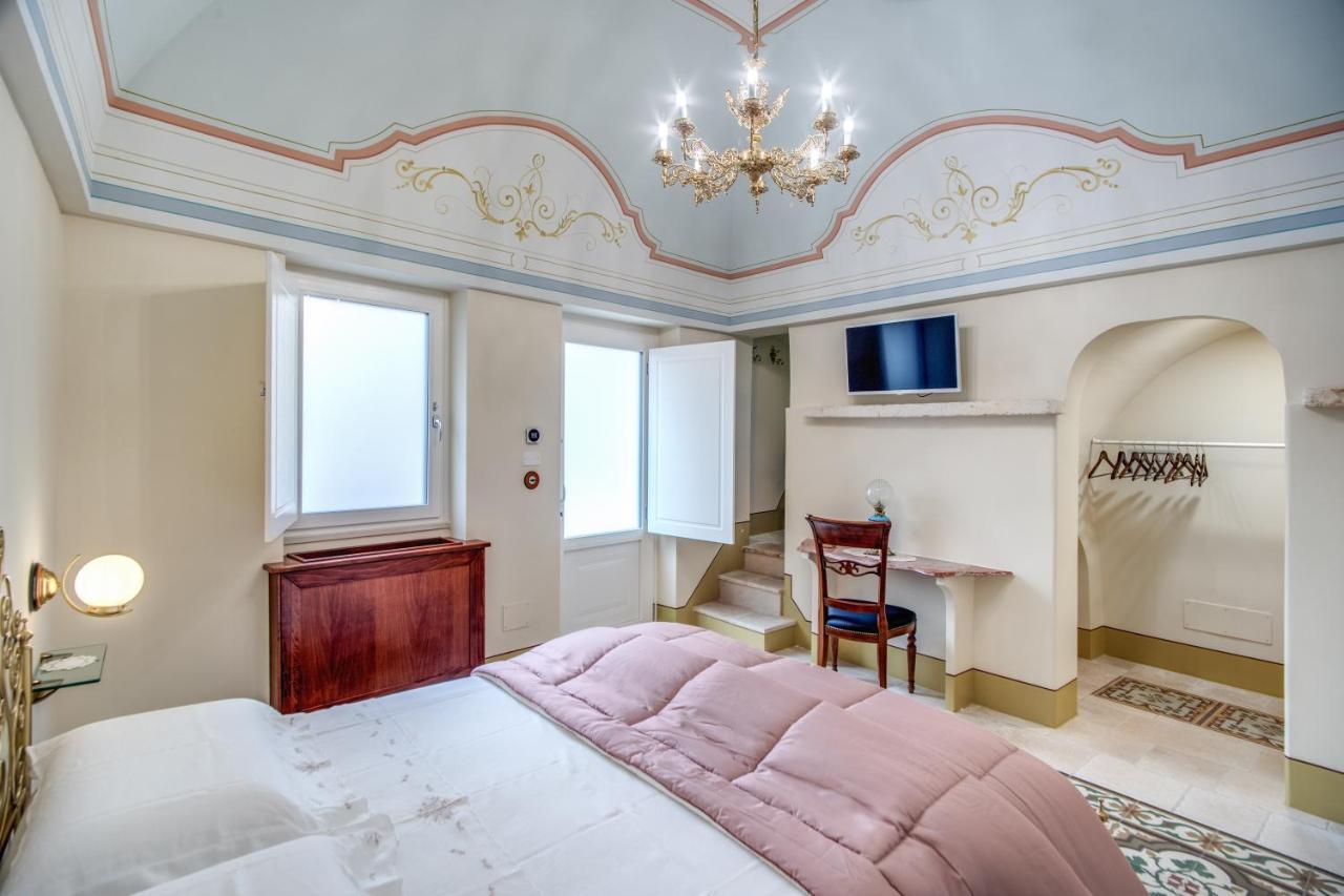לינה וארוחת בוקר אוסטוני Palazzo Stunis - Dimora Di Charme מראה חיצוני תמונה