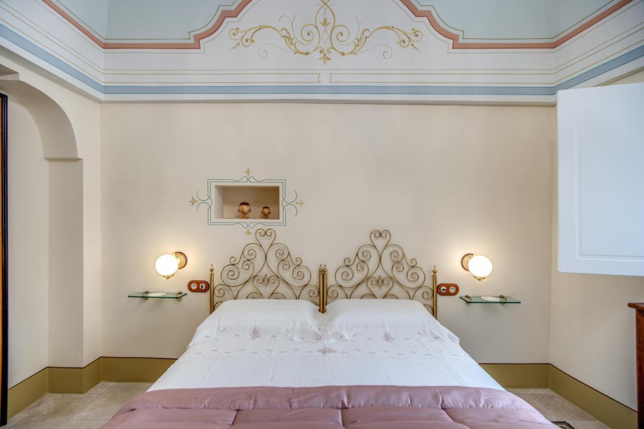לינה וארוחת בוקר אוסטוני Palazzo Stunis - Dimora Di Charme מראה חיצוני תמונה