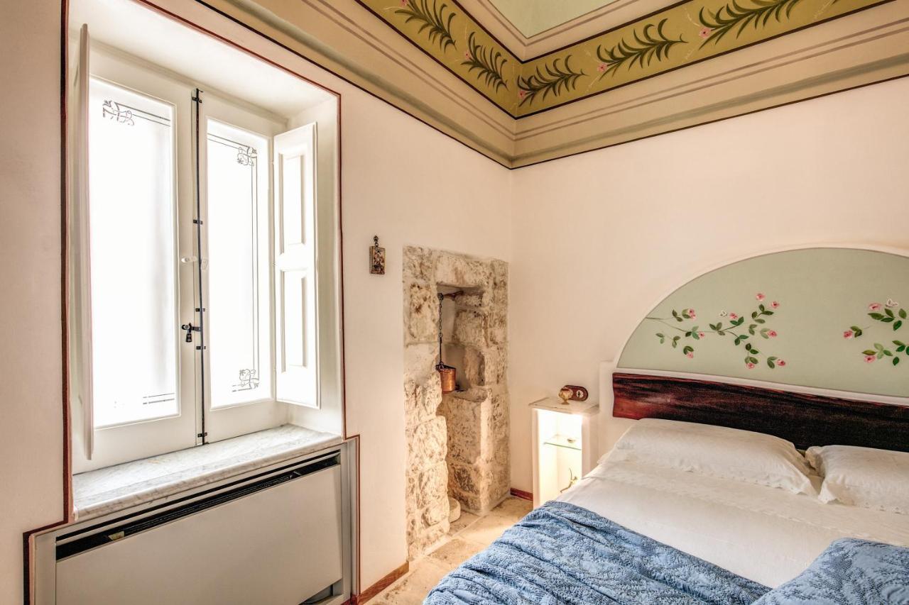 לינה וארוחת בוקר אוסטוני Palazzo Stunis - Dimora Di Charme מראה חיצוני תמונה