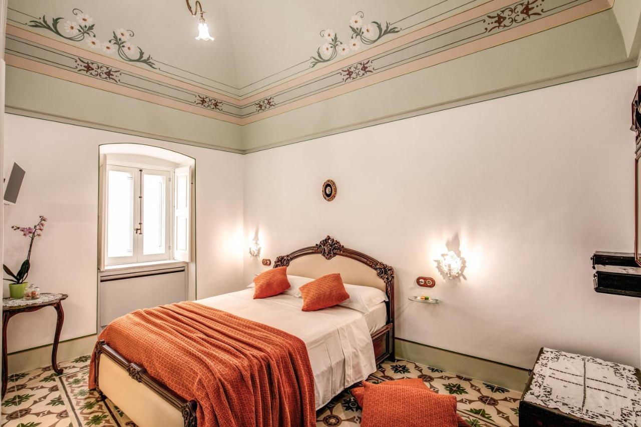 לינה וארוחת בוקר אוסטוני Palazzo Stunis - Dimora Di Charme מראה חיצוני תמונה